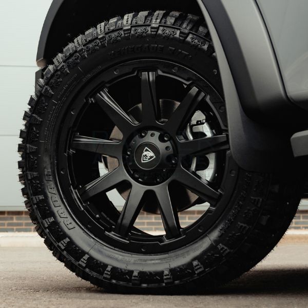 Predator Hurricane Satin Black 18" Wheel & Tyre Package